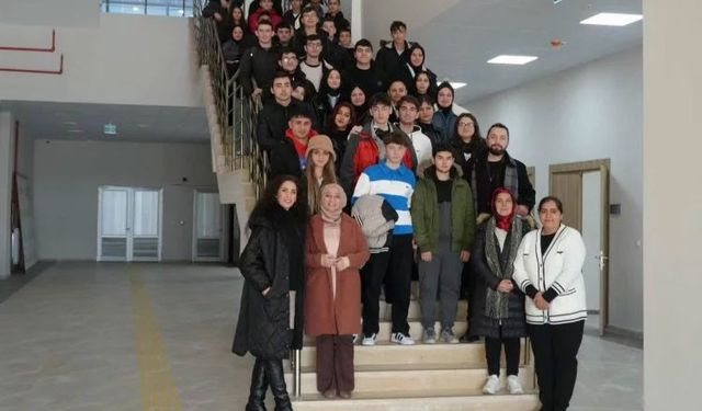 Yalova Üniversitesi Kariyer Günleri Projesiyle Kocaeli Gebze Fatih Mesleki ve Teknik Lisesi Öğrencilerini Ağırladı