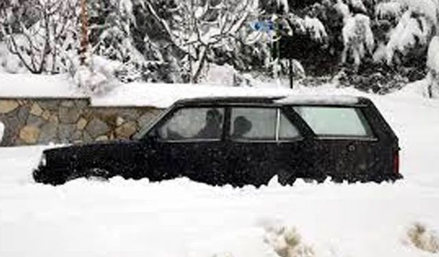 Yalova'da Yoğun Kar Yağışı Sonucu Mahsur Kalan Aile, 19 Saat Sonra Kurtarıldı