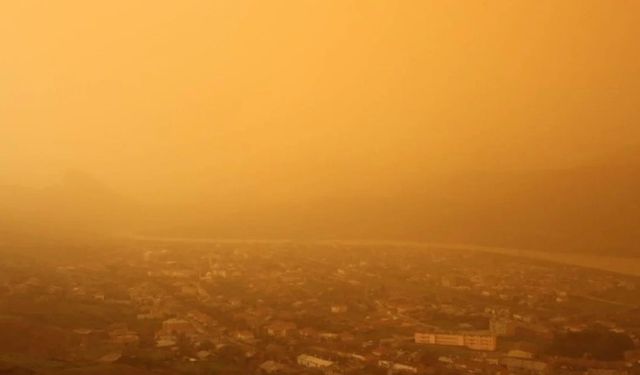 Sahra Çölü'nden Gelen Toz Bulutu Türkiye'yi Etkisi Altına Aldı: 3 Gün Boyunca Maske Tavsiyesi