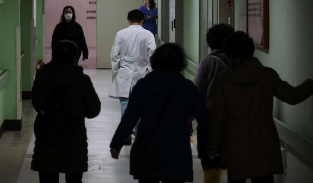 Güney Kore'de Doktorların Protestosu: Poliklinik ve Cerrahi Hizmetler Durdu