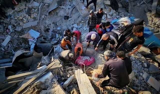 İşgal rejiminin Gazze'deki Meğazi kampını bombalaması sonucunda çok sayıda şehit var