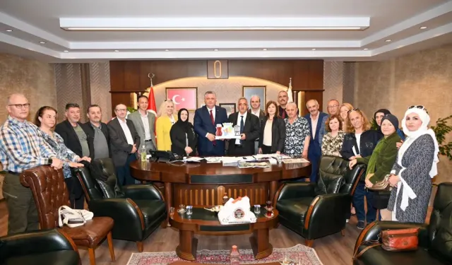 Yalova Rizeliler Kültür ve Dayanışma Derneği'nden Başkan Gürel'e Ziyaret