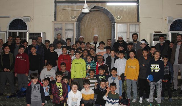 Adana'da Kuba Camii'nde Çocuklara Özel İftar Programı Düzenlendi