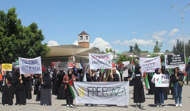 Adana'da Çukurova Üniversitesi Öğrencilerinden Gazze'ye Destek Yürüyüşü