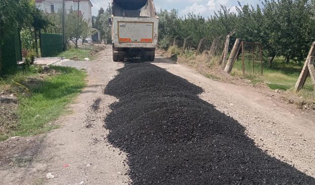 Yalova’da köylerdeki yol çalışmaları hız kesmeden devam ediyor