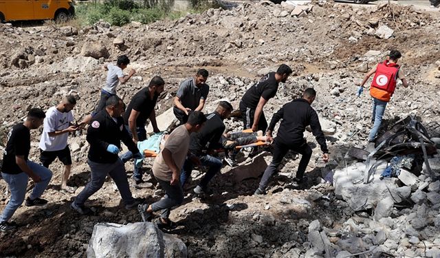 İsrail'in Camiye Düzenlediği Saldırıda 5 Filistinli Şehit Oldu