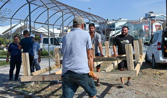 Yalova Çiçek Cafe Sosyal Tesislerinin hazırlıkları sürüyor.