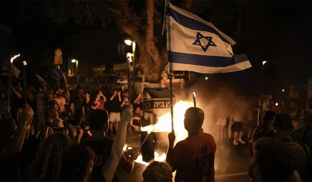 Netanyahu'nun Ateşkes Kararına Karşı İsrail'de Büyük Protesto