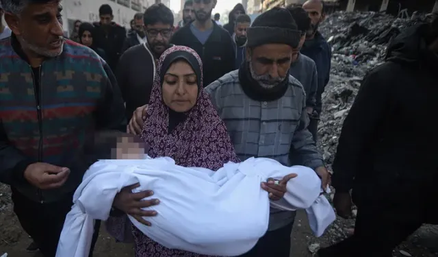Siyonist İsrail'in Gazze'deki Katliamı Devam Ediyor: 51 Bin Şehit, Binlerce Cenaze Enkaz Altında!
