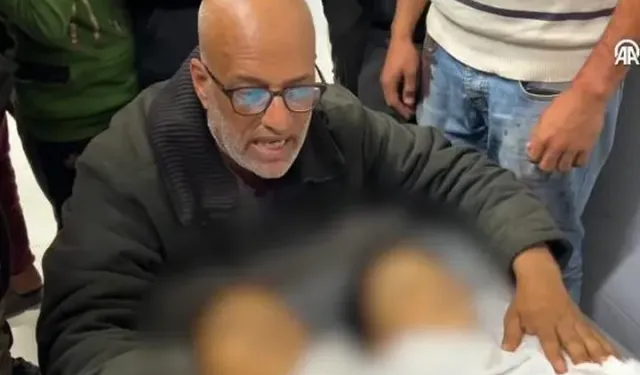 "Onlara Ancak Cennette Serçe Olmak Yaraşır": Filistinli Baba, Şehit Olan Çocuklarına Gözyaşlarıyla Veda Etti