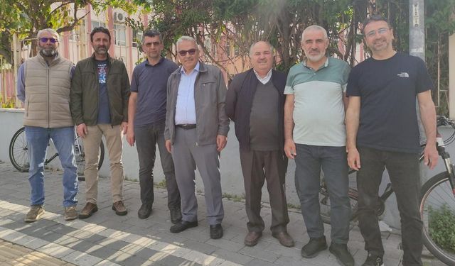 Antalya'da bazı aktivistler Gazze'de askerlik yapmak için şubeye başvurdu
