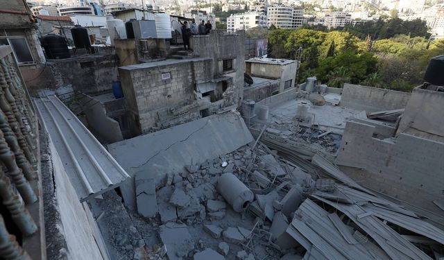 İşgalci İsrail, Filistinli şehidin evini havaya uçurdu
