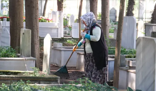 Çiftlikköy’de Mezarlıklarda Bayram Temizliği Tamamlandı