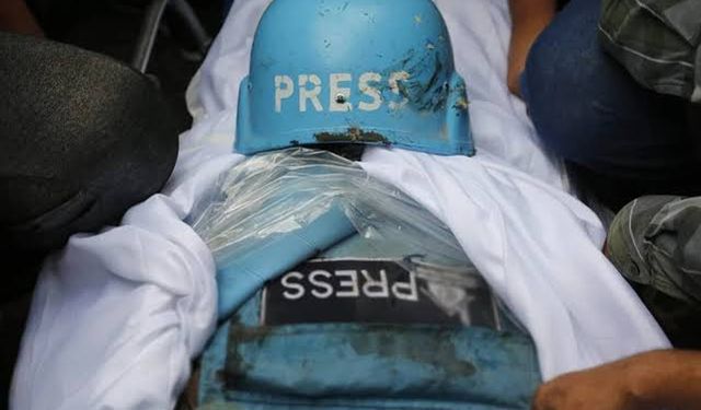 Gazze’de şehit edilen gazeteci sayısı 221’e yükseldi