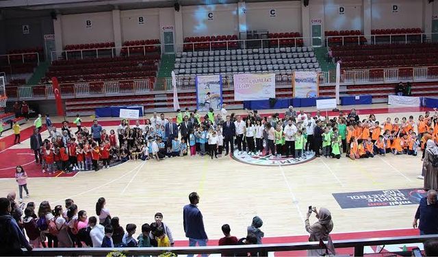 Yalova’da Çocuk Oyunları Şenliği Coşkusu: 15 Bin Öğrenci Renkli Anlara İmza Attı