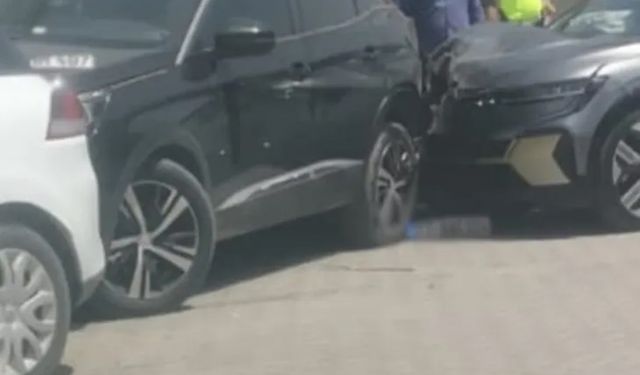 Yalova Dere Mahallesi’nde Zincirleme Trafik Kazası: Öğrenci Yurdu Önünde Korku Dolu Anlar!