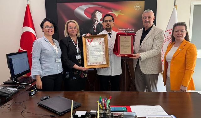 Yalova Eğitim ve Araştırma Hastanesi’ne Türk Kızılayı’ndan “Bronz Madalya” Ödülü