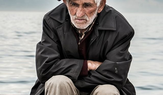 Türkiye’de Haneler Küçülüyor, Yalnızlık Artıyor.