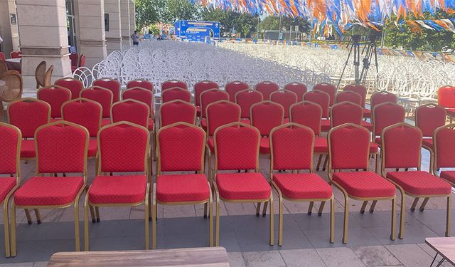 Hilton Sandalye Kiralama Hizmeti ile Etkinliklerinize Zarafet Katın