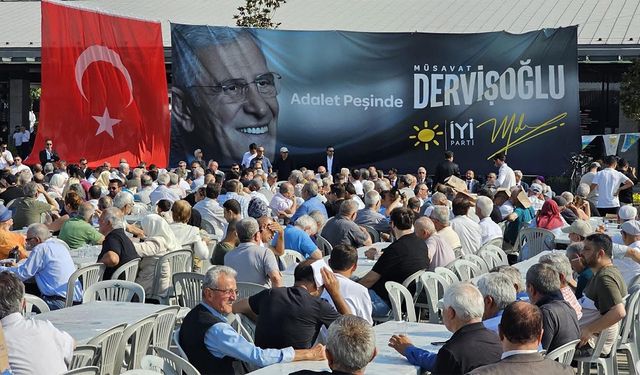 İYİ Parti Bursa İl Başkanlığı’ndan Türkiye’de Bir İlk: Osmangazi Meydanı’nda Halkla Bayramlaşma