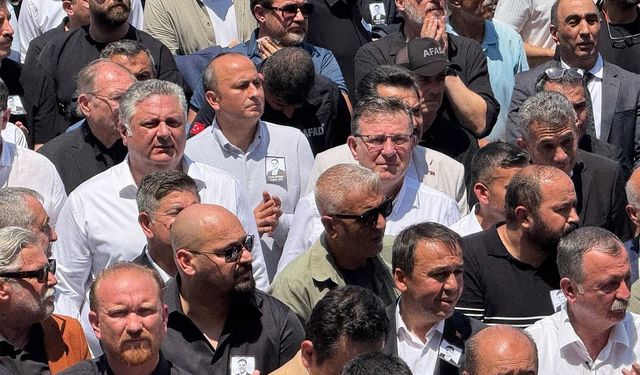 Yalova Belediye Başkanı Mehmet Gürel, Ferdi Zeyrek’in Cenaze Törenine Katıldı