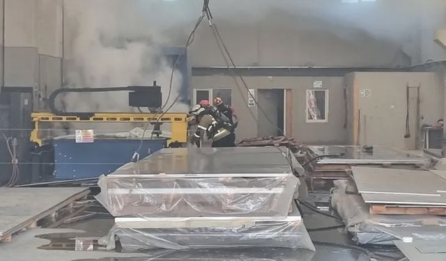 Yalova Taşköprü Sanayi'de Metal Yangını: Gazlar Açığa Çıktı