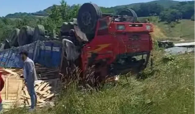Yalova Yolu’nda Odun Yüklü Kamyon Takla Attı: 1 Yaralı