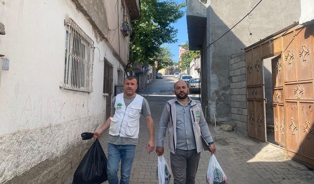 Kahramanmaraş Umut Kervanı muhtaç ailelere kurban eti ulaştırdı