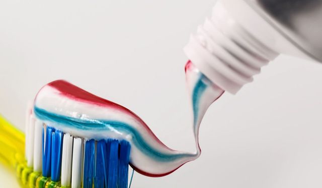 Son Kullanma Tarihi Geçmiş Diş Macunu Sağlığa Zararlı mı? Bilimsel Gerçekler ve Alternatif Kullanım Önerileri