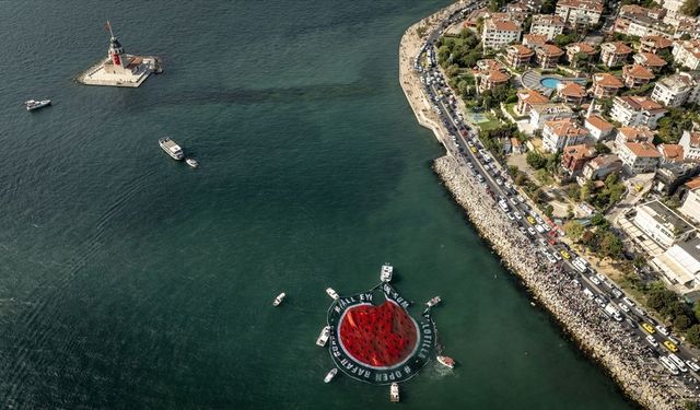 İstanbul Boğazı’ndan Gazze’ye Selam: Teknelerle Dayanışma Mesajı