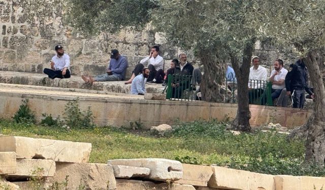 İşgalci siyonistler Mescid-i Aksa’ya baskın düzenledi