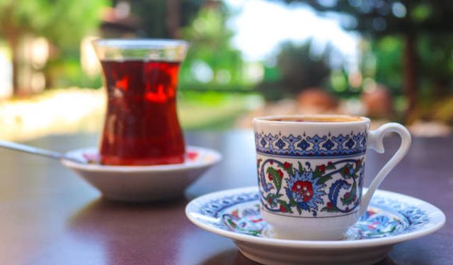 Uzmanlar Uyardı: Çok Sıcak İçecekler Kanser Riskini Artırıyor