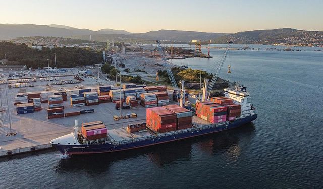 Livorno işçileri İsrail gemisini limanda durdurdu.