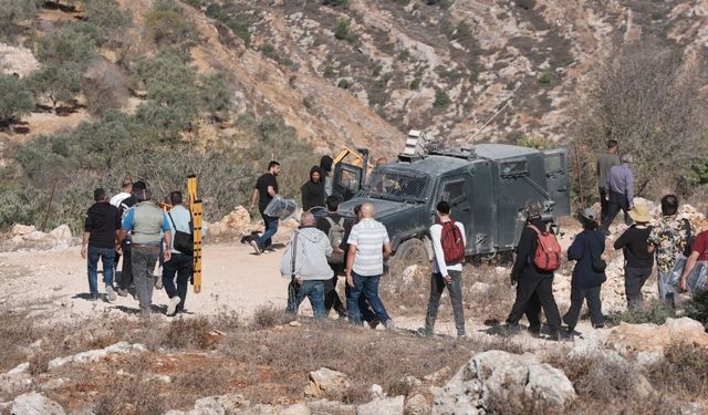 İşgal güçleri, Batı Şeria’da Filistinlilerin zeytin hasadını engelliyor