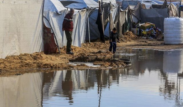 Gazze’de Sağlık Çadırları Yağış Nedeniyle Kullanılamaz Hâle Geldi