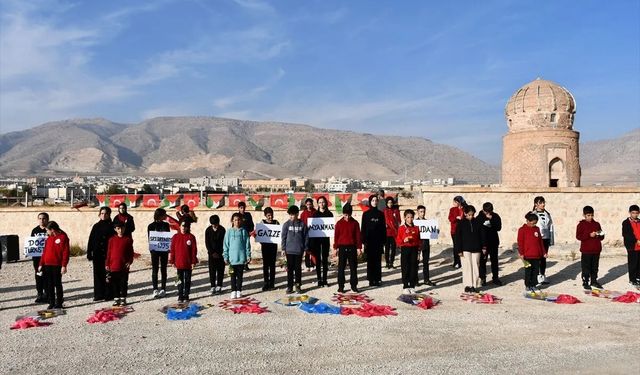 Hasankeyf’te çocuklar, Filistinli kardeşleri için uçurtma uçurdu