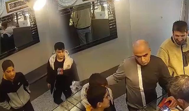 Bağcılar’da Örnek Davranış: Altın Dolu Çantayı Sahibine Ulaştırdılar