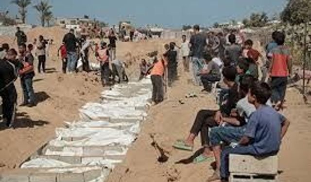 Gazze Sağlık Bakanlığı: 15 Filistinlinin Naaşı Teslim Alındı