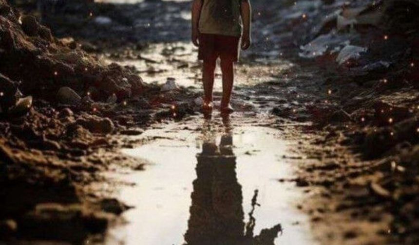 Dünya Tağutlarına ve Münafık Araplara Meydan Okuyan Küçük Ebu Ubeyde! Filistin Kalbinde Yankılanan Cesaret Dolu Mesaj