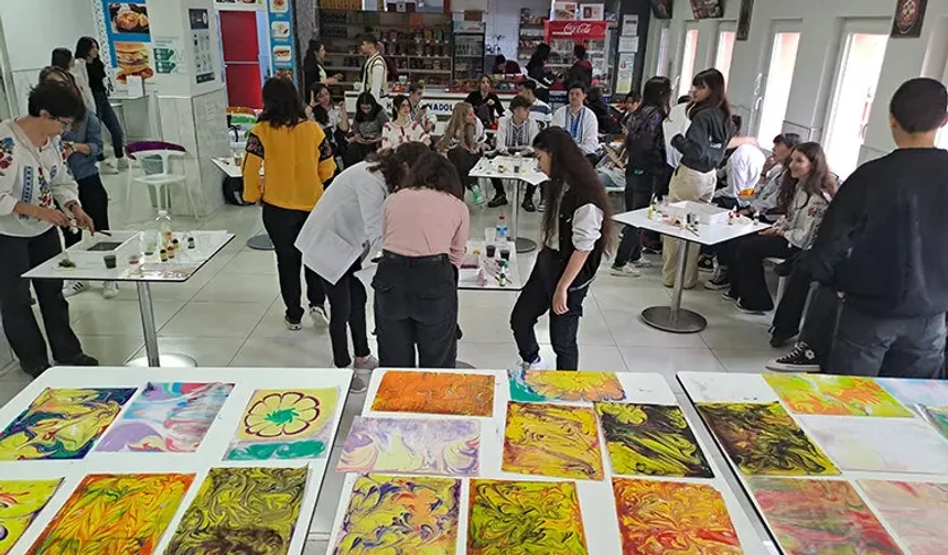 Romanyalı Lise Öğrencileri, Sakarya'da Ebru Sanatıyla Tanıştı