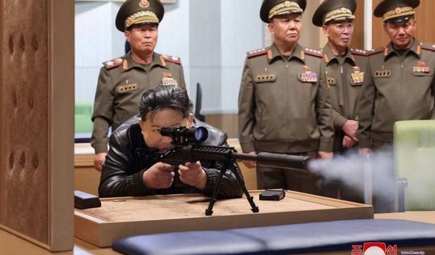 Kim Jong-Un Silah Fabrikalarını Denetledi, Keskin Nişancılık Becerisiyle Dikkat Çekti