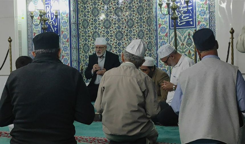 İstanbul'da Sabah Namazında Filistin İçin Eller Semaya, Gönüller Duaya Açıldı