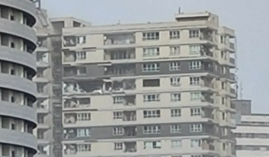 Tahran’da şiddetli patlama: Daire yerle bir oldu.