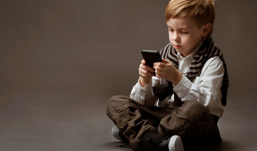 Erken Yaşta Telefon Kullanan Gençlerde Zihinsel Sağlık Sorunları Daha Yaygın
