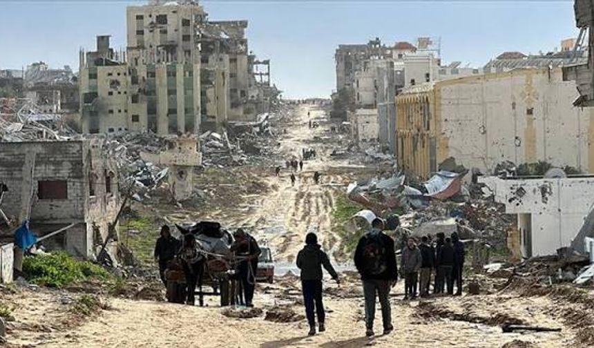 İşgal ordusu çekiliyor, Gazzeliler mahallelerine dönüyor.