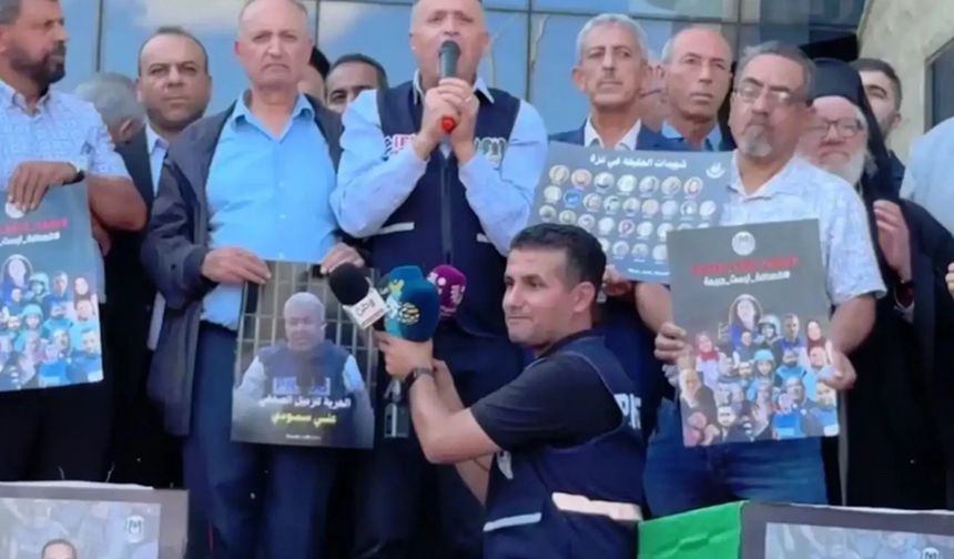 Ramallah’ta Sessiz Çığlık: Filistinli Gazeteciler Katledilen Meslektaşları İçin Yürüdü