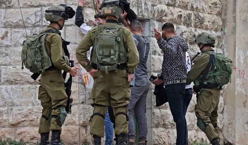 İşgal Ordusundan Tubas’ta Büyük Baskın: Onlarca Filistinli Alıkondu, 10 Kişi Yaralandı!