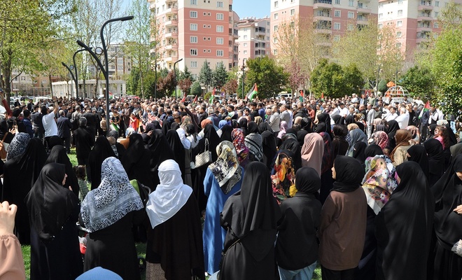 Heniyye Ailesi Ve Gazze Sehitleri Icin Giyabi Cenaze Namazi Kilindi Aciklama Yapildi 0547E3D7